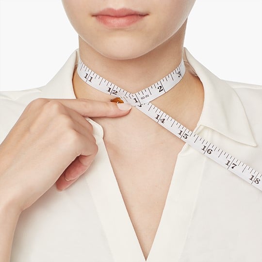 necklace choker measure with ruler